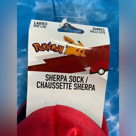 Pokemon / Pokeball - Sherpa Sock -  Ladies Size L/XL - BNWT - Picture 5 of 5